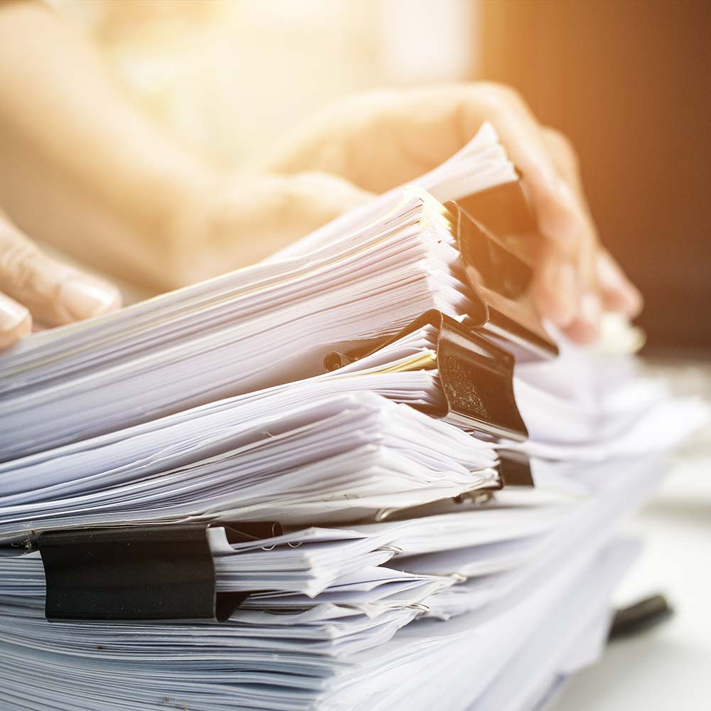 Papierstapel aus Lenkprotokollen